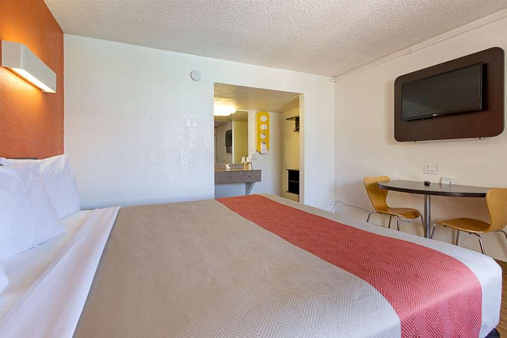 Motel 6 Glendale Phoenix Habitación foto